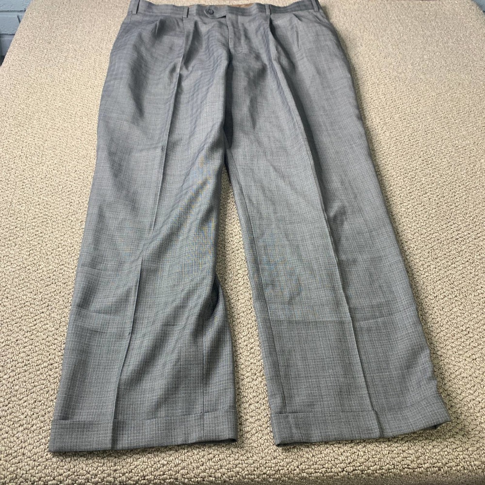 T. Harris Mens Wool Pants Size 40X32 Gray Plaid Tapered Leg Pleated Front